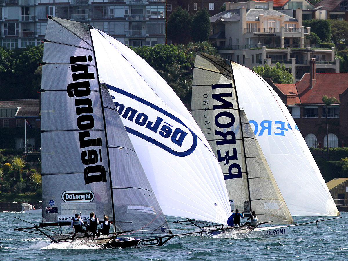 delonghi-and-peroni-downwind-with-their-1-rigs