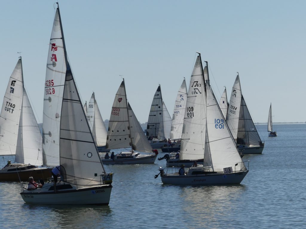 Division 3 off the start line in Milang. Photos: Chris Caffin